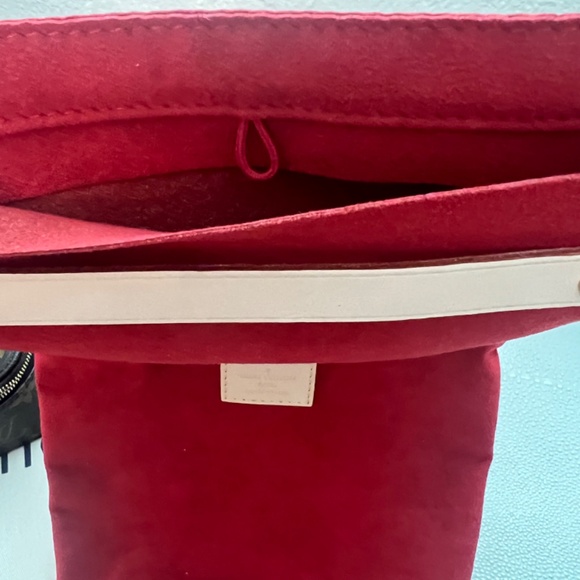 Nwt Louis Vuitton monogram nice jewelry.  never used.Perfect condition - Picture 8 of 8